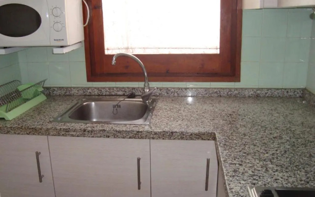 Maisonnette petit jardin barbecue Calafat Tridente 2