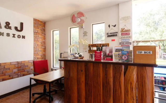 RedDoorz near Coron Coliseum