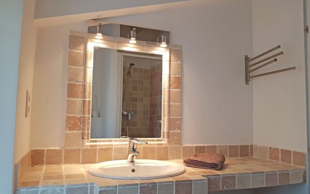 Characteristic Country House With Private Pool and Views of the Mont Ventoux