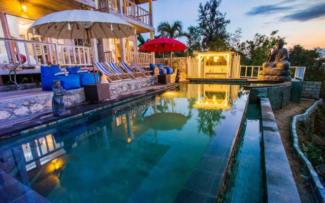 The Puncak Sunset Ceningan