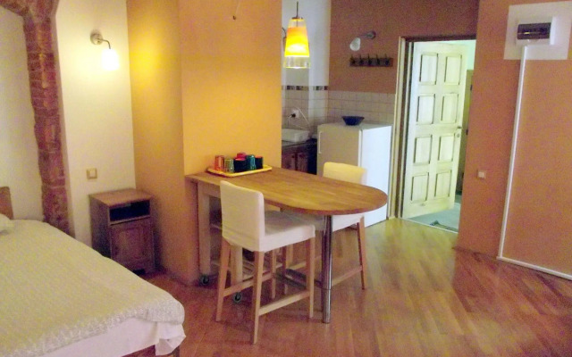 Main Square Apartments & More