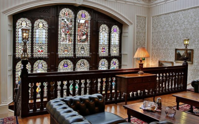 The Oaks Hotel