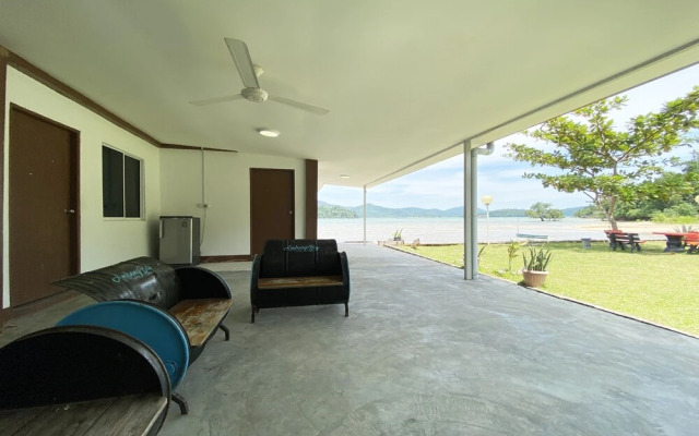 OYO Home 90319 Ambong Bay Resthouse Homes