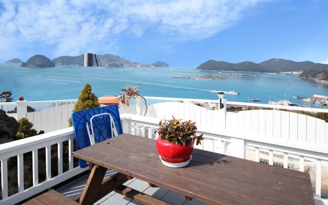Tongyeong Deck house Pension