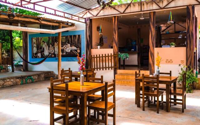 Yaxche Centro Hostal y Camping