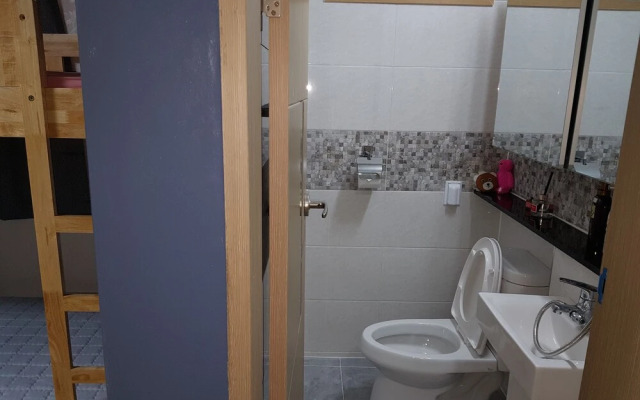 Buzz Guest House - Hostel