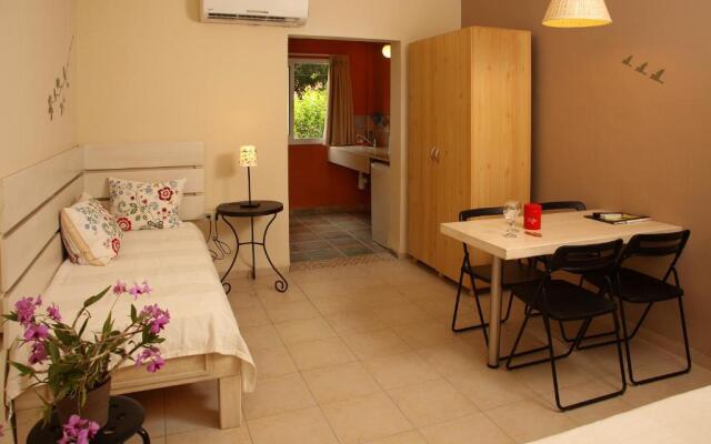 Shaar Hagolan Kibbutz Country Lodging