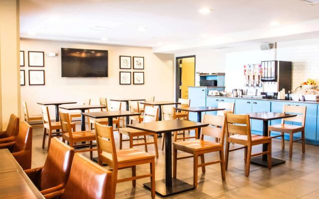Country Inn & Suites by Radisson, Chester, VA