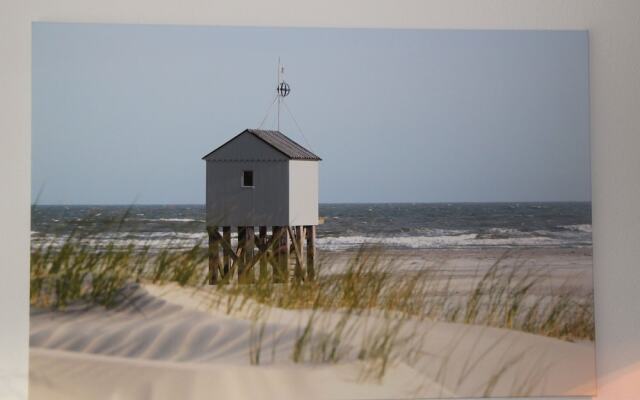 Deluxe Holiday Home in Castricum With Swimming Pool