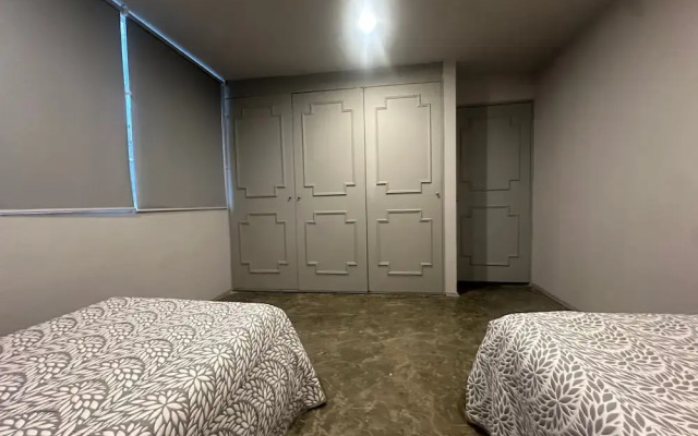 Modern Polanco Stay - Parking- Elevator- Sleeps 10