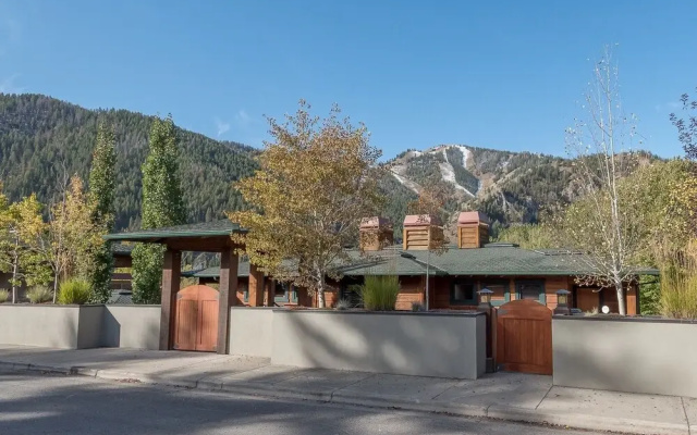 Westridge #27 - 3 Br Condo