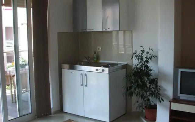 Egon Apartments