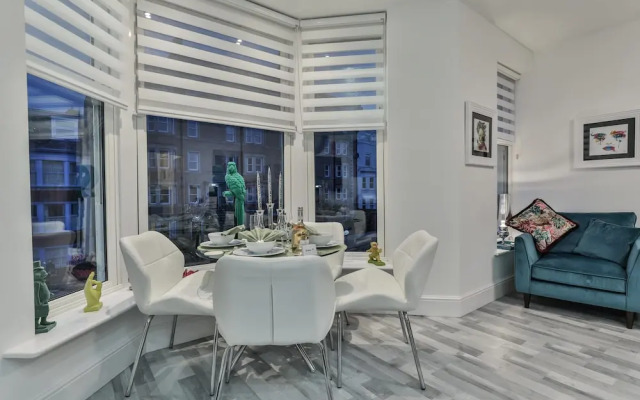 Tudor House Holidays - The Monroe for 2 People