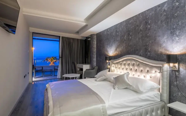 Luxury Rooms Seven