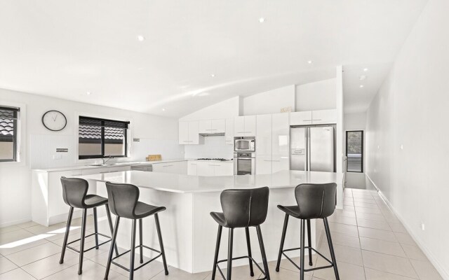 Fingal Breeze at Fingal Bay