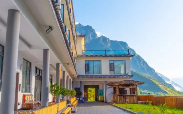 Yunlu Mountain Residence – Exterior – Shangri-La