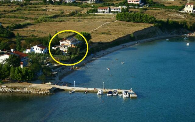 Sandy beach - afordable with parking - A4-19(4)