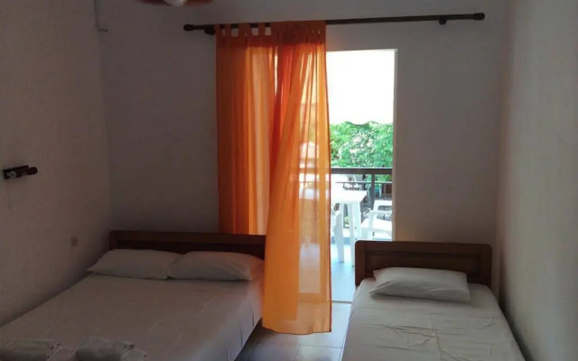 House Stella Kalamitsi Studios & Apartments