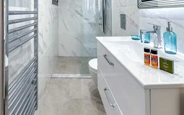 LIV - Modern Spacious Apartment in Gazi