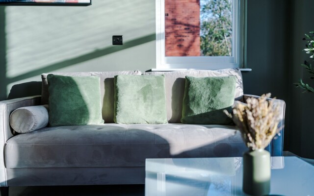Hilltop Serviced Apartments - Stockport