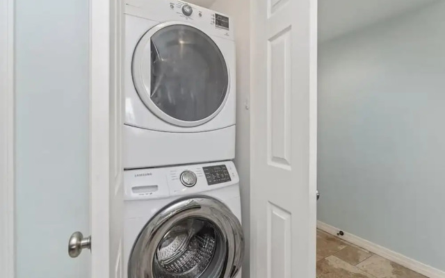 Shoreline Towers 1022