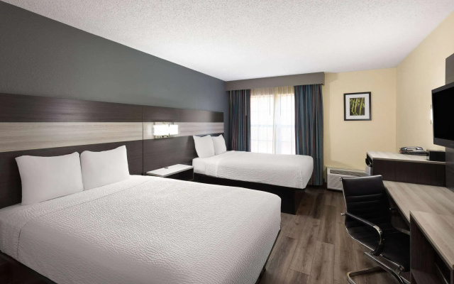 Travelodge by Wyndham Perry National Fairgrounds Area I-75