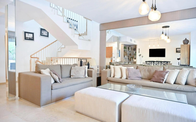 Stunning 4BR in Neve Tsedek by HolyGuest