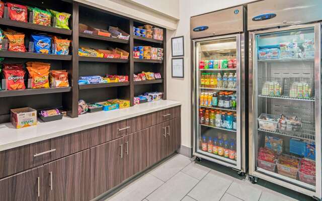 La Quinta Inn & Suites by Wyndham McAllen La Plaza Mall