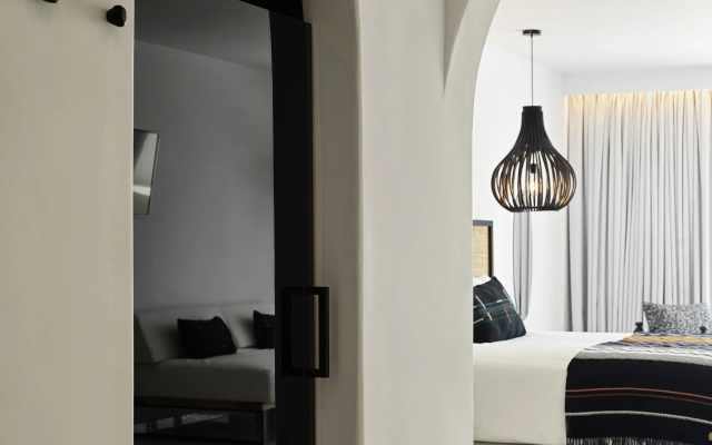 Kouros Hotel & Suites