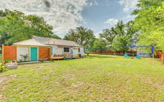 Retro-tropical Pensacola Home - 3 Mi to Downtown!