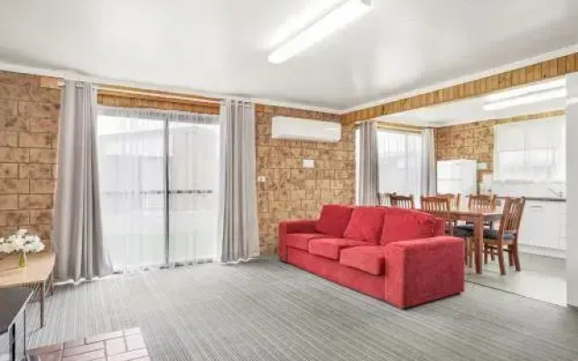 Kellraine Beach Cottages