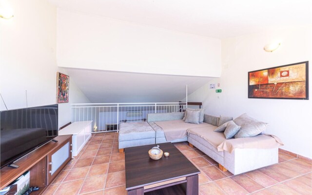 Awesome Home in Okrug Donji With 3 Bedrooms and Wifi