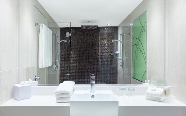 Holiday Inn Warwick Farm by IHG