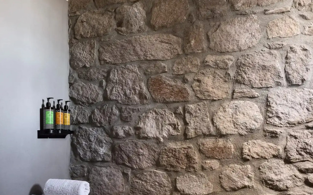 Kedros Milos Suites