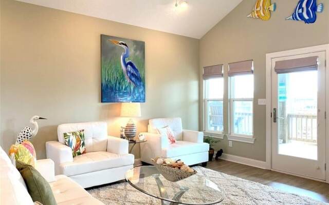 Sea Beauty 3 Bedroom Home by RedAwning