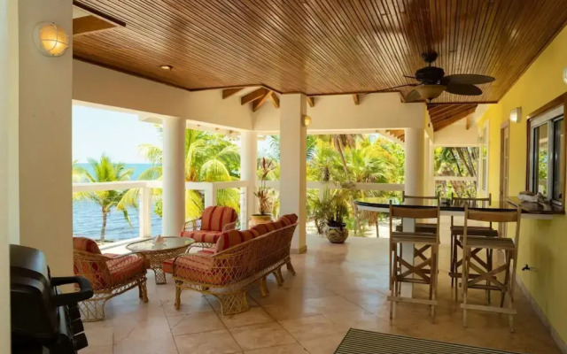 Lucky Duck Villa - Huge Beachfront Pool and Pier