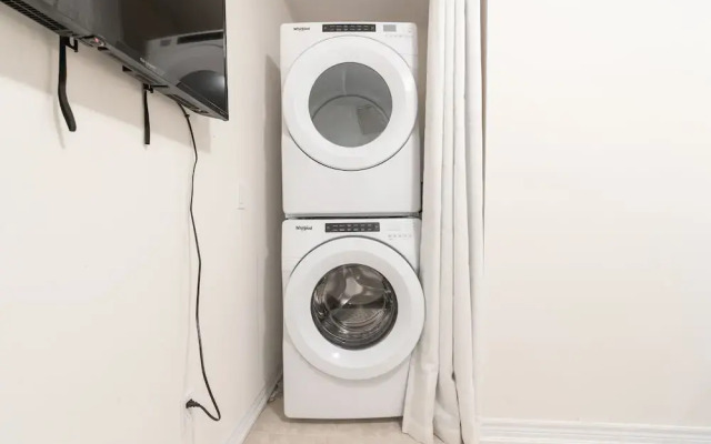 Elegant Brand New Town House