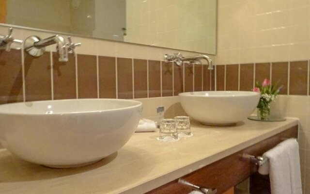 Raheen Woods Hotel