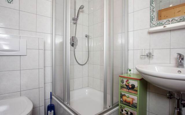 Cozy Couple or Group Chalet in Fgenberg Near Ski Slopes