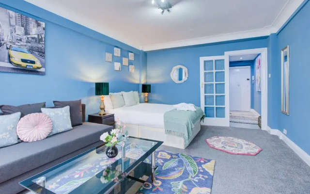 Family Studio for 4-3-2-1 Persons Central London