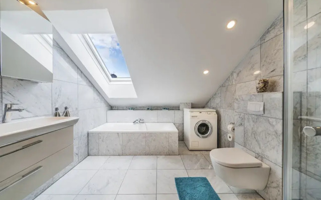 100sqm w terrace-Danube-AC - Netflix-3BR