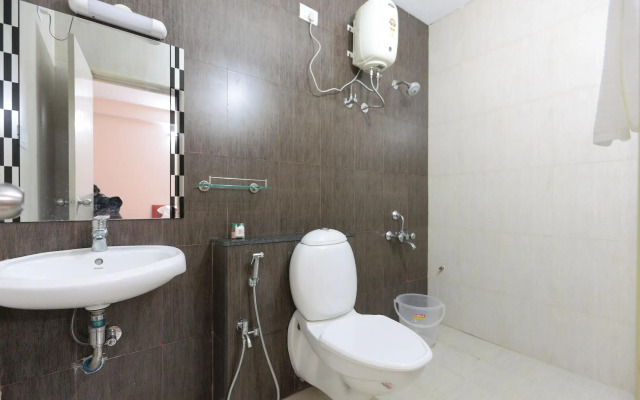 Royce Ebony by OYO Rooms