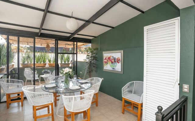 Bright & Cozy Home with Rooftop Terrace