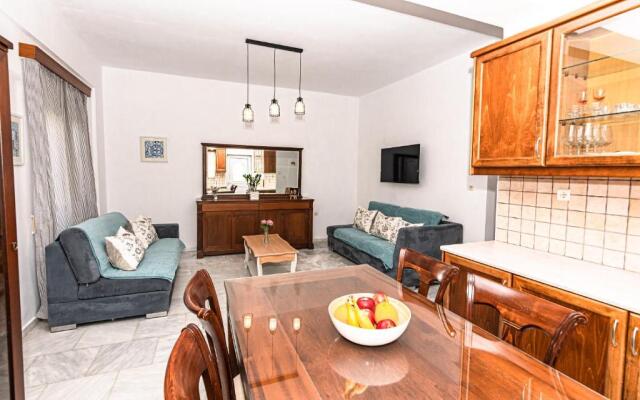 Achilleas Deluxe Apartment
