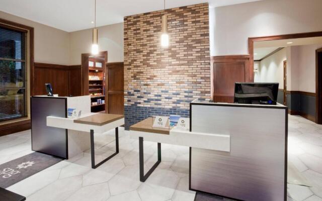 Sheraton St. Paul Woodbury Hotel