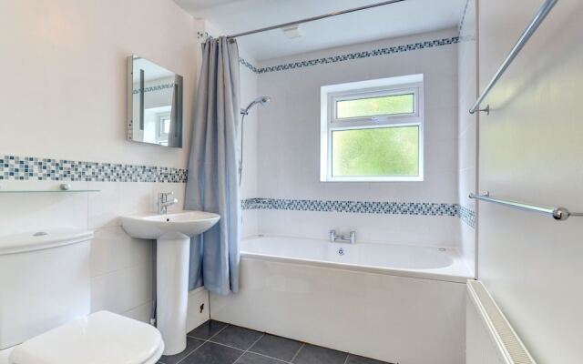 Cozy Holiday Home in Looe Near River