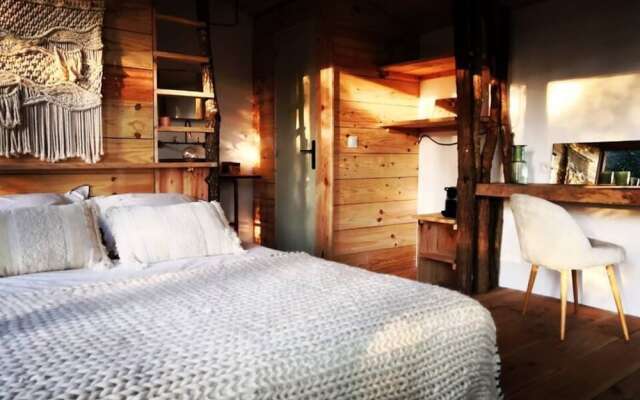 Coco Barn Wood Lodge