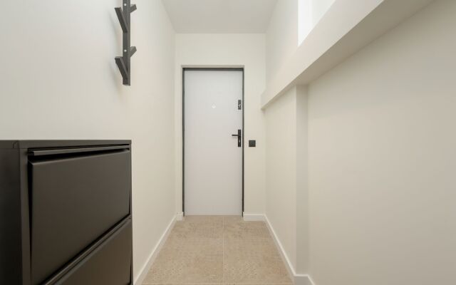 Zielińskiego Apartment by Renters