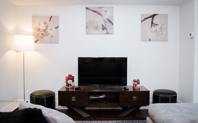 N2N Suites - Heart of the City - Downtown Suite offered by Short Term