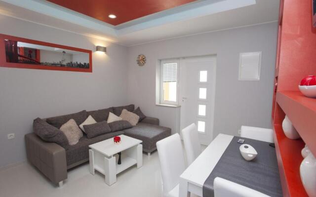 Lara Apartments